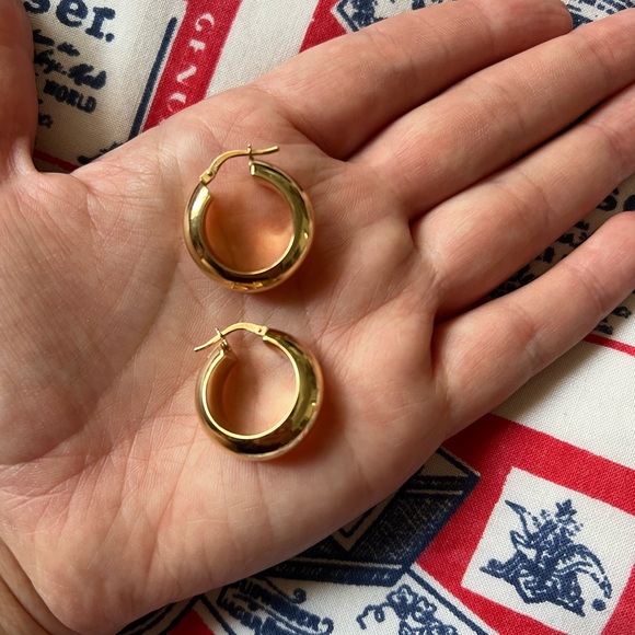 Mejuri Solid 14K Yellow Gold Small Chunky Hoops - Picture 16 of 16